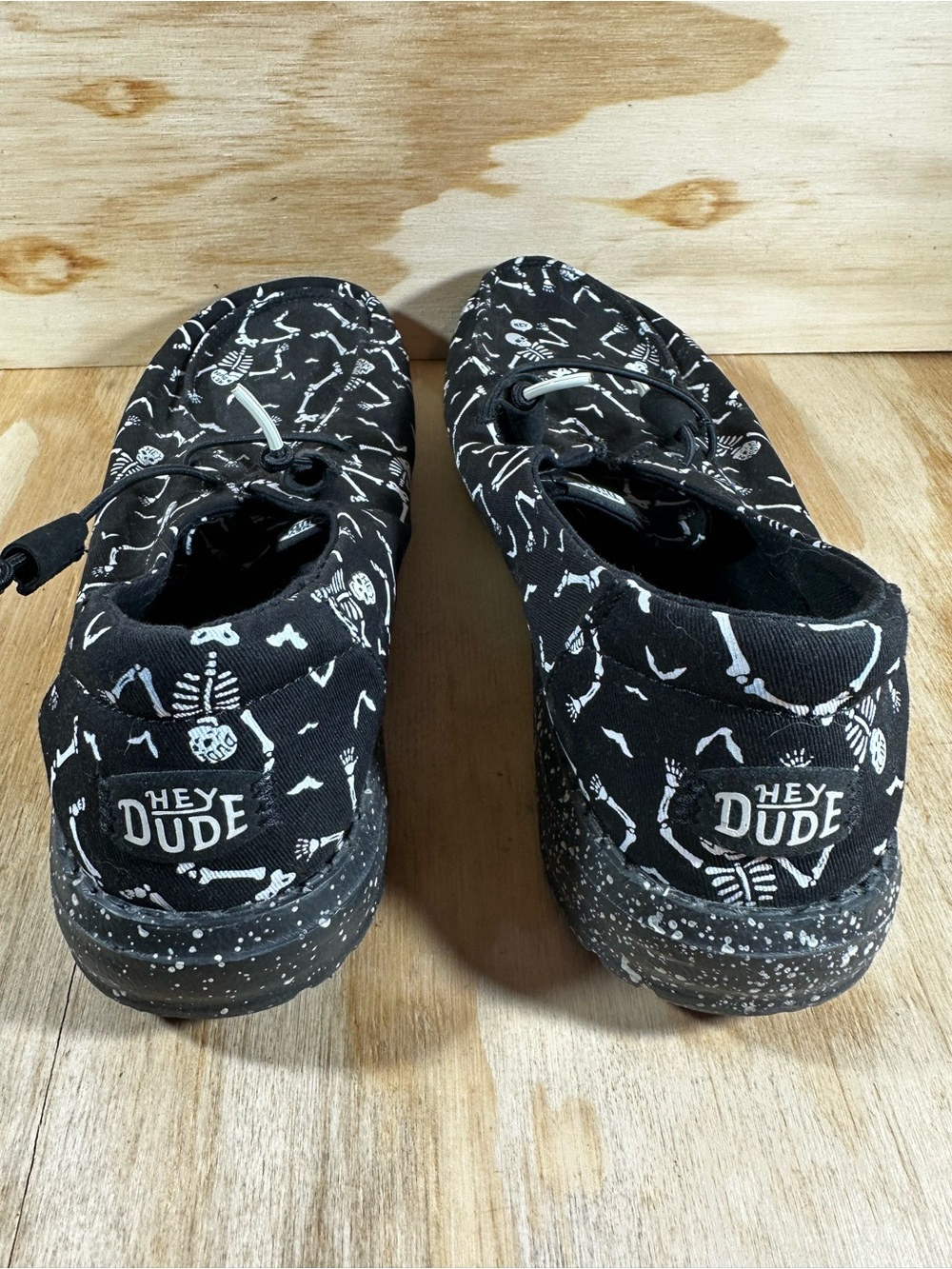 Hey Dude Halloween Black Skeleton Print Slip-On Shoes Women’s Size 11 - Picture 6 of 8